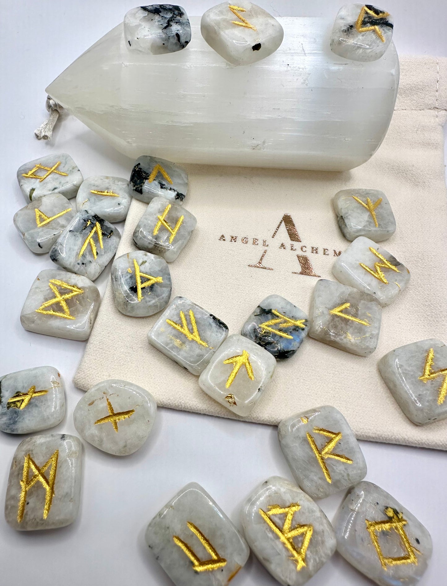 【スペイン発・全世界送料無料】ルーン文字おまじない講座(レインボームーンストーン)