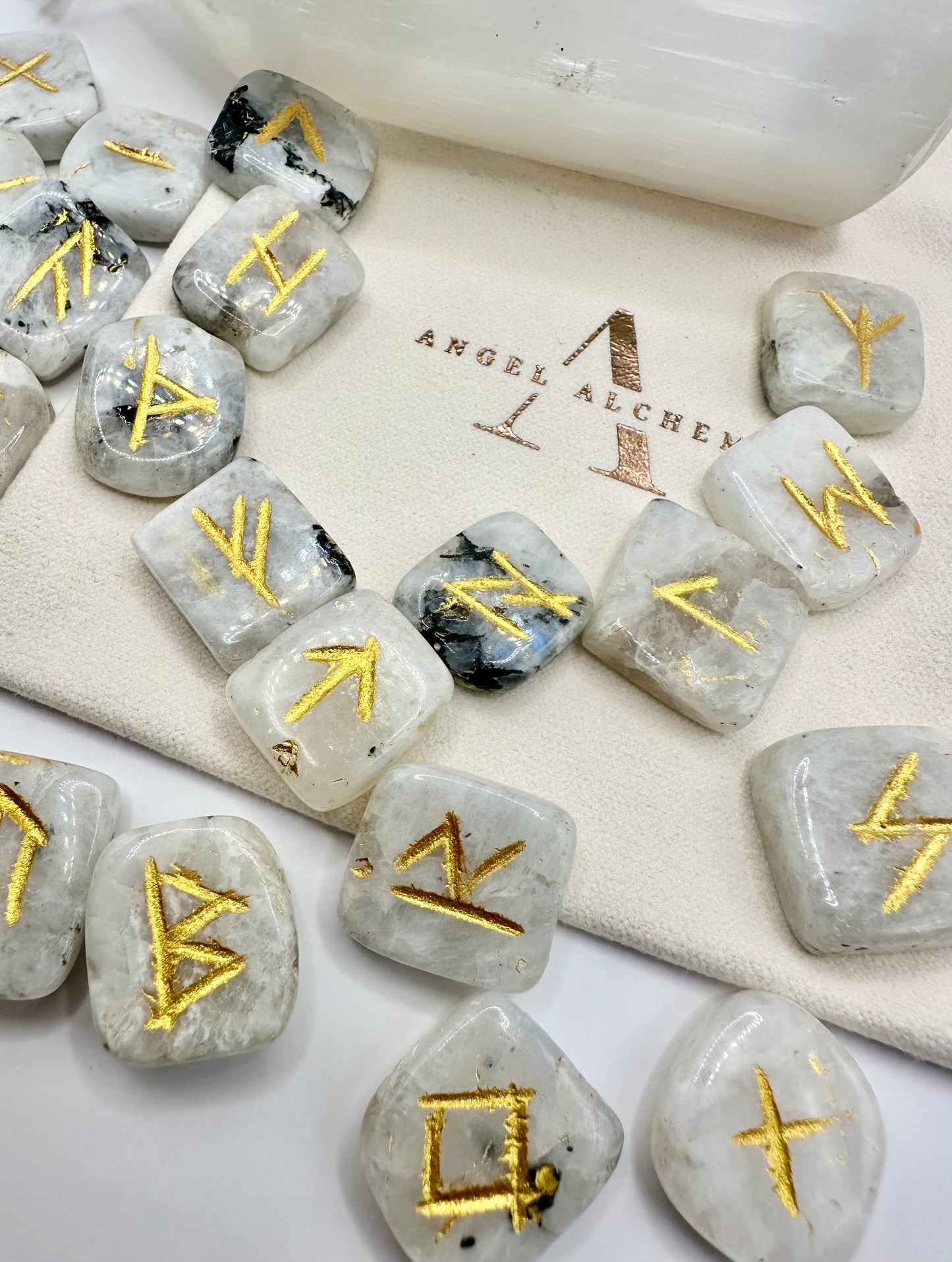 【スペイン発・全世界送料無料】ルーン文字おまじない講座(レインボームーンストーン)