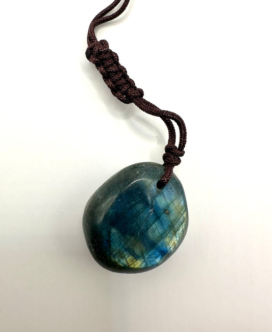 【スペイン発・全世界送料無料】ラブラドライトネックレス